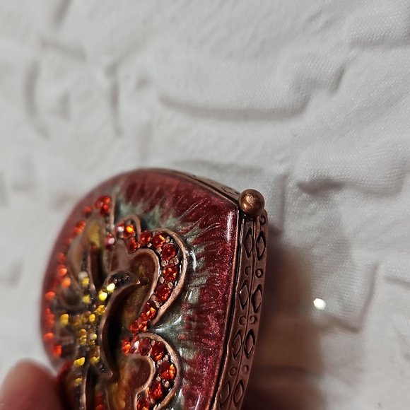 HEART SHAPED ENAMEL COMPACT WITH DUAL MIRROR 2" - Picture 7 of 8